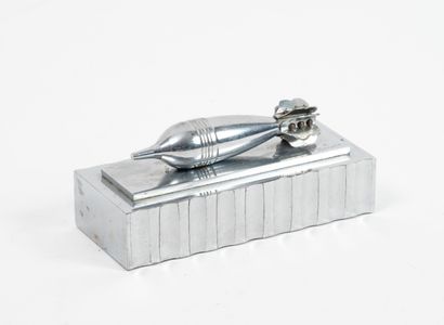 Edgar BRANDT (1880-1960)
Paperweight model...