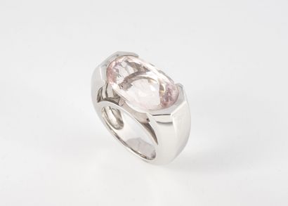 CAPET
White gold (750) cut-side ring set...