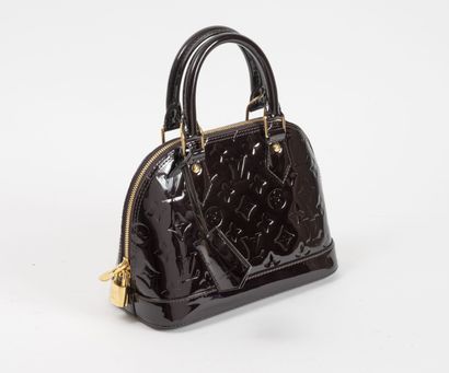 LOUIS VUITTON
Sac Alma BB en cuir vernis...