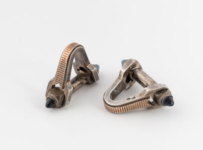Paire de boutons de manchettes en argent...