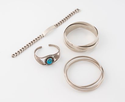 Lot de bracelets en argent (800) :
- Deux...