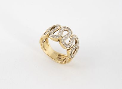 Bague en or jaune (750) à motif ondulant...