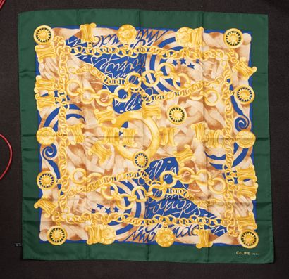 HERMES
Carré en twill de soie aux contours...
