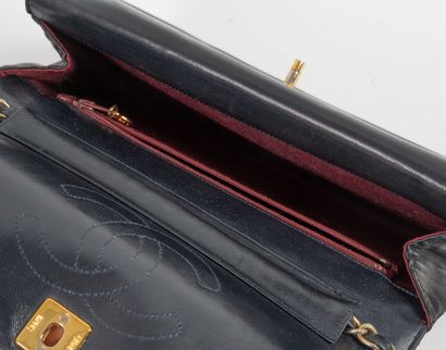 CHANEL
Sac à main en cuir d'agneau lisse...