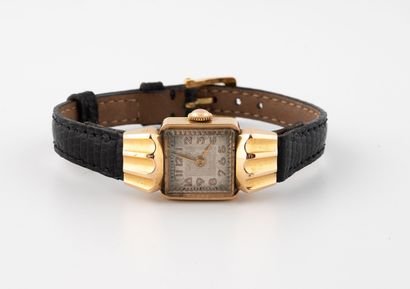 Ladies' wristwatch. 
Square case with gadrooned...