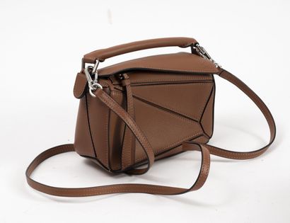 LOEWE Puzzle
Sac de la maison Loewe modèle...