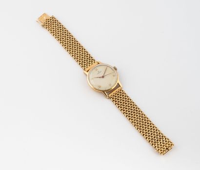 OMEGA
Men's wristwatch in yellow gold (750).
Round...