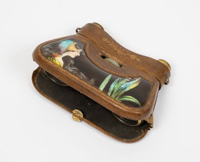Paire de jumelles de théâtre gainées de cuir...