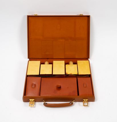 Mallette box de toilette en cuir fauve et...