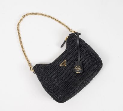 PRADA
Sac en crochet Prada Re-Edition 2005.
Fil...