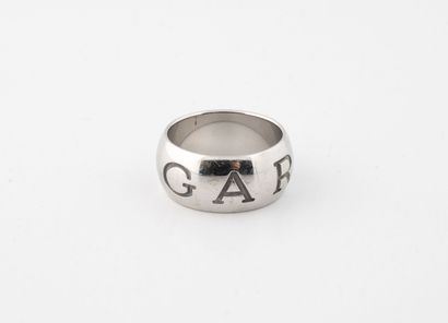 BULGARI
Bague jonc en or gris (750) gravée...