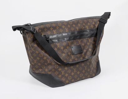 Louis VUITTON 
Sac de voyage étanche en toile...