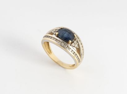 Bague jonc en ors (750) jaune et gris ajourée...