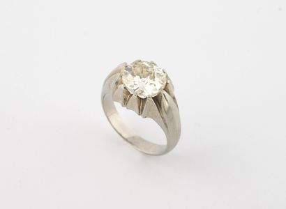 Bague chevalière en or gris (750) ornée d'un...