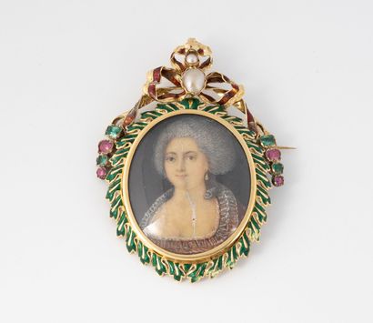 Medallion brooch centered on a miniature...