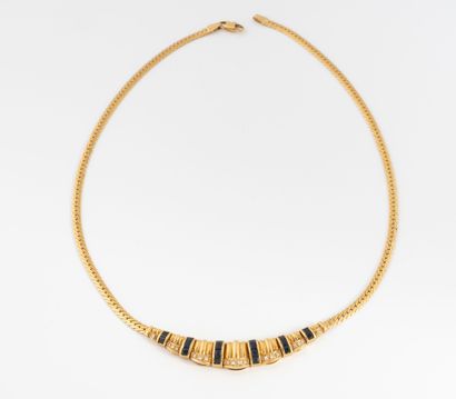 Necklace in yellow gold (750) with flattened...