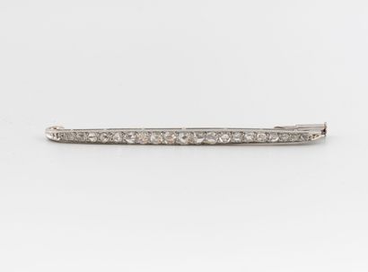 Barrette brooch in platinum (850) adorned...