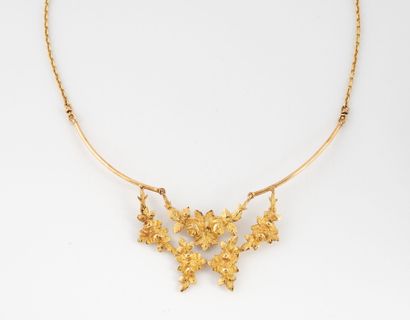 Yellow gold (750) necklace featuring a forçat...