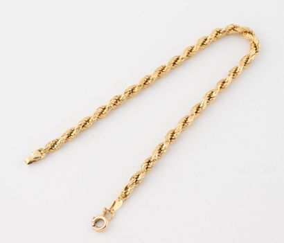 Yellow gold (750) watch chain or sautoir.
Weight:...