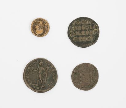 Lot de 4 monnaies antiques en bronze comprenant...