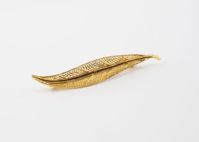 Filigree leaf brooch in vermeil (min. 800).
Gilt...