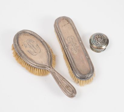 Partie de garniture de toilette comprenant...