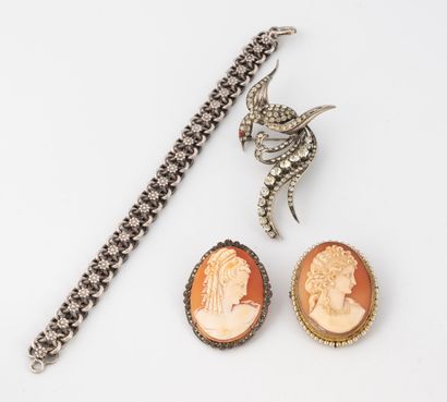 Lot of two pieces of silver jewelry (800):...