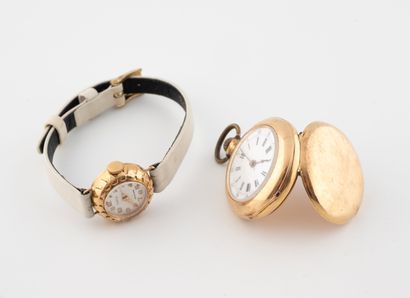 Lot of two watches: 
- Yellow gold (750)...