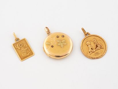 Lot de pendentifs en or jaune (750) figurant...