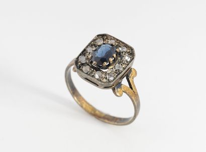 Bague en or jaune (750) et argent (800) à...