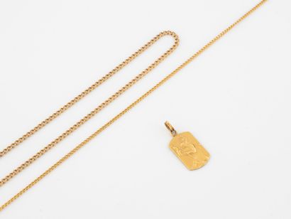 Yellow gold (750) curb chain. 
Gold-plated...