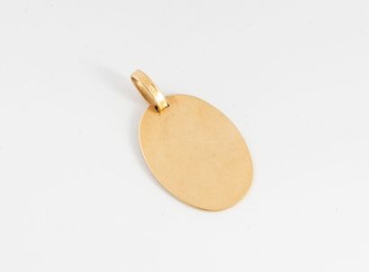 Unengraved oval medal in yellow gold (750)....