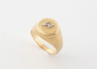 Chevalière in yellow and white gold (750)...