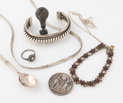 Lot of small silver jewelry and objects (800...