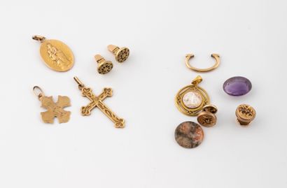 Petit lot de bijoux en or jaune (750) comprenant...