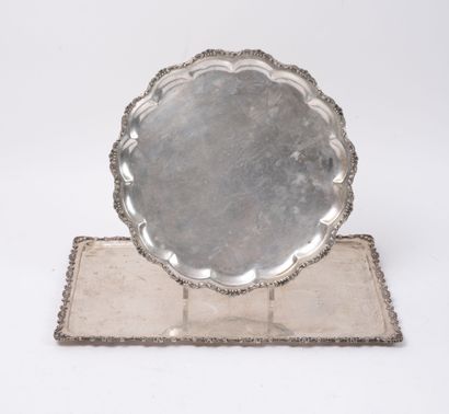 Lot de deux plateaux en argent (min. 800)...