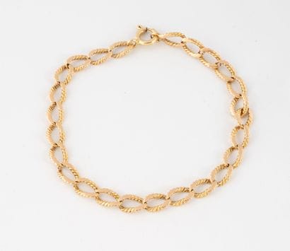 Yellow gold (750) bracelet with flattened...