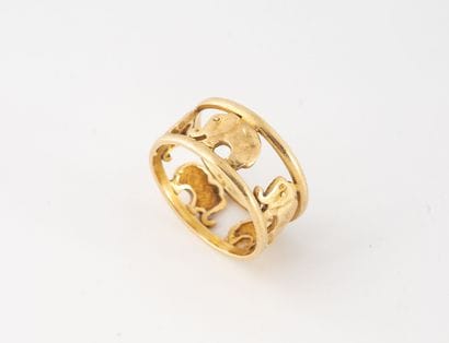 Yellow gold (750) openwork ring with elephant...