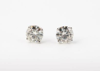 Pair of earrings in white gold (750), each...
