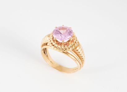 Yellow gold (750) filigree ring set with...