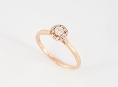 Pink gold (750) ring set with a small brilliant-cut...