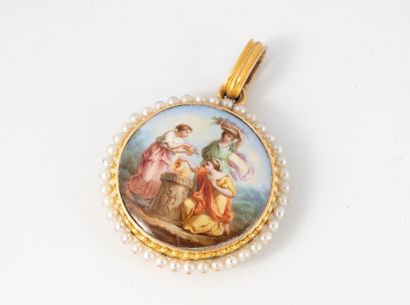 Pendentif rond porte-souvenir en or jaune...