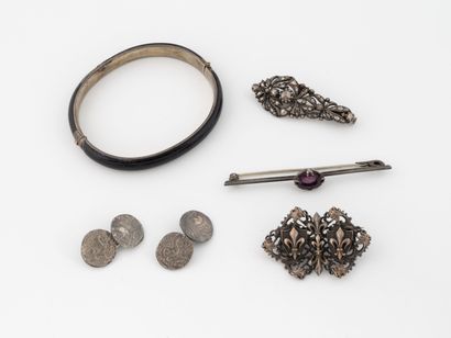 Small lot of antique silver jewelry (800)...