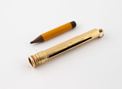 Porte crayon en or jaune (750) à décor de...