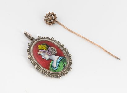 Vermeil (800) collar pin with flower motif...