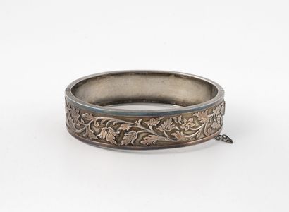 Silver (800) opening link bracelet, partially...