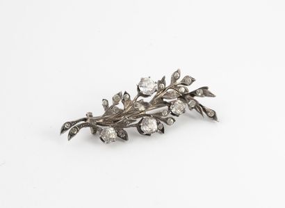 Branch-shaped silver brooch adorned with...