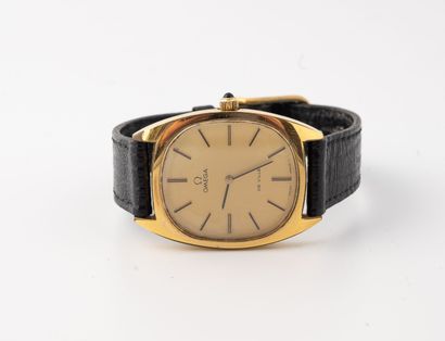 OMEGA
Men's wristwatch with gilt metal case...