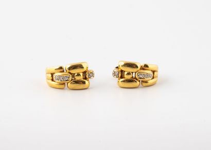 Paire de boucles d'oreilles en ors (750)...