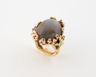 Belle bague en or (750) jaune ornée d'une...